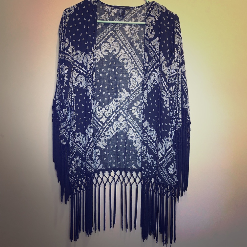 ❗️PRICE FIRM❗️Black/White Kimono
